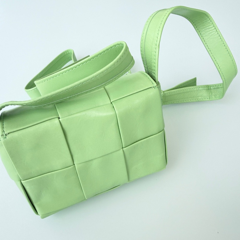 Bottega Veneta Cassette Wallet on Strap Green Maxi Intrecciato Leather 667048 - Picture 6 of 16